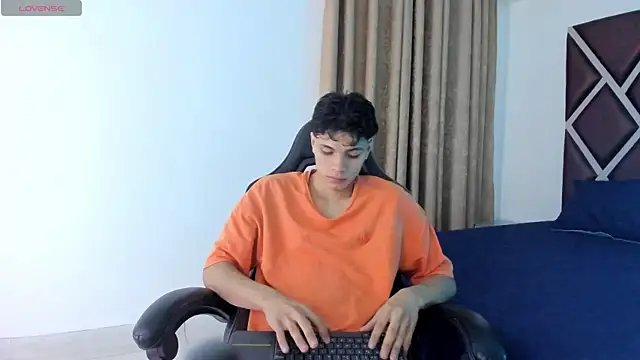 Snapshot of Ithan_Hott chatting on July 2026 03:45:02 AM Ithan Hott online show from July 2026 03:45:02 AM
