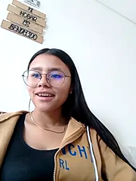 Sofielovee-01 online show from June 2026 12:18:02 PM