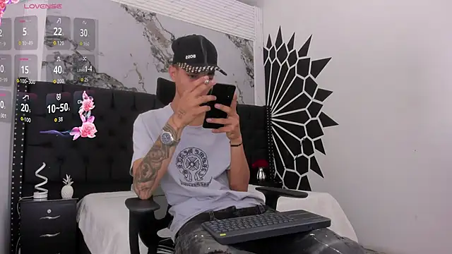 LucasJhonson  online show from June 2026 09:06:02 PM