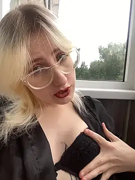 Snapshot of xp_blondie chatting on June 2026 12:47:02 PM xp blondie online show from June 2026 12:47:02 PM