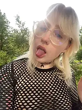 Snapshot of xp_blondie chatting on June 2026 01:24:02 PM xp blondie online show from June 2026 01:24:02 PM