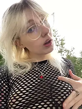 Snapshot of xp_blondie chatting on June 2026 11:40:02 AM xp blondie online show from June 2026 11:40:02 AM