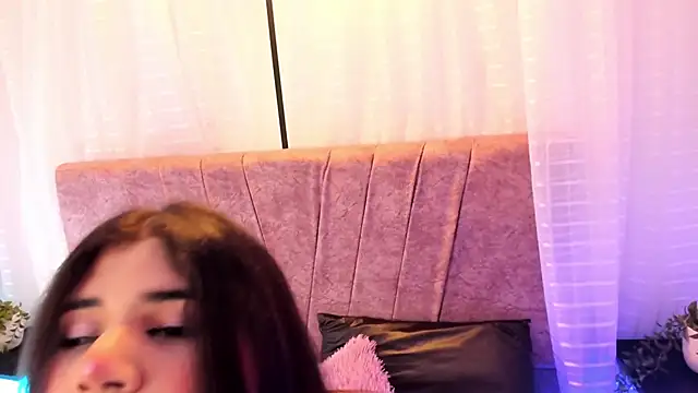 Emilie Jones online show from June 2026 07:59:01 PM