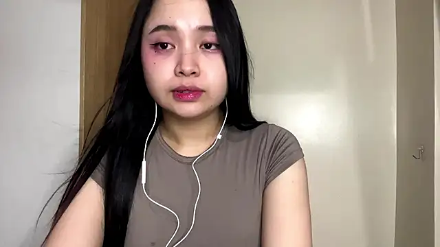Snapshot of KrystaDonnellan chatting on May 2026 12:34:01 PM KrystaDonnellan online show from May 2026 12:34:01 PM