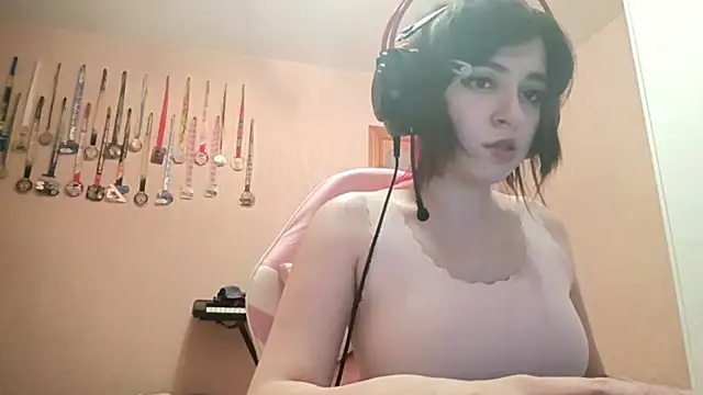 Snapshot of bunnyhoneylovehands chatting on June 2026 10:30:01 PM bunnyhoneylovehands online show from June 2026 10:30:01 PM