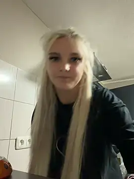 Snapshot of Viviluu_Offiziell chatting on August 2026 09:06:02 PM Viviluu Offiziell online show from August 2026 09:06:02 PM