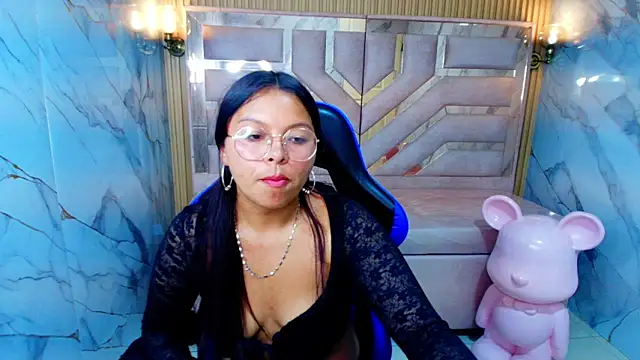 Snapshot of sophy_r chatting on June 2026 09:09:01 PM sophy r online show from June 2026 09:09:01 PM