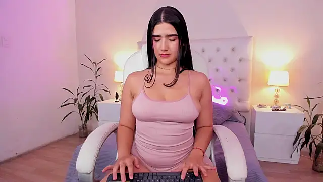 Snapshot of Tiffanny_Gomez chatting on June 2026 07:18:02 PM Tiffanny Gomez online show from June 2026 07:18:02 PM