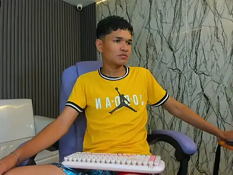 Snapshot of davexxx_ chatting on June 2026 04:16:02 AM davexxx online show from June 2026 04:16:02 AM