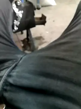 Snapshot of Singlemaleforcouples chatting on December 2024 10:45:02 AM Singlemaleforcouples online show from December 2024 10:45:02 AM