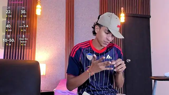 Snapshot of myke_tucker chatting on July 2026 01:38:01 PM myke tucker online show from July 2026 01:38:01 PM