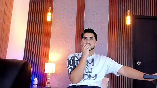 Snapshot of luciano_vitale chatting on July 2026 12:09:01 PM luciano vitale online show from July 2026 12:09:01 PM
