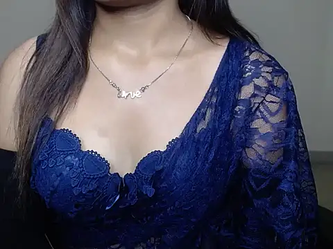 Snapshot of Elle_lala chatting on June 2026 04:01:02 AM Elle lala online show from June 2026 04:01:02 AM