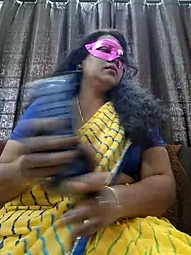 Snapshot of Hot_Sreeja_Tamil chatting on August 2026 04:26:01 AM Hot Sreeja Tamil online show from August 2026 04:26:01 AM