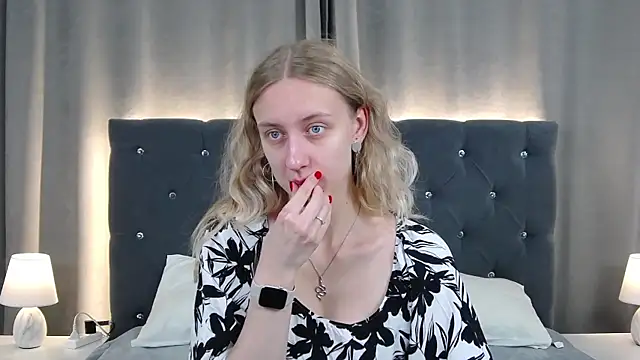 LirienVexx online show from June 2026 04:04:02 AM
