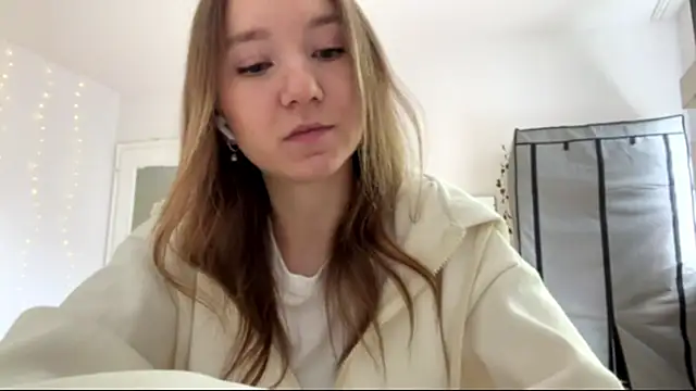 Snapshot of smalllisa chatting on June 2026 09:04:01 AM smalllisa online show from June 2026 09:04:01 AM