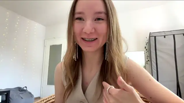 Snapshot of smalllisa chatting on June 2026 02:10:01 PM smalllisa online show from June 2026 02:10:01 PM