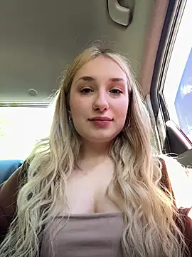 Snapshot of Polly_Pop chatting on June 2026 12:42:02 PM Polly Pop online show from June 2026 12:42:02 PM