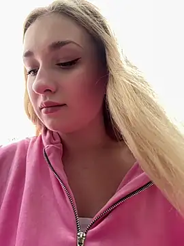 Snapshot of Polly_Pop chatting on July 2026 01:24:02 PM Polly Pop online show from July 2026 01:24:02 PM