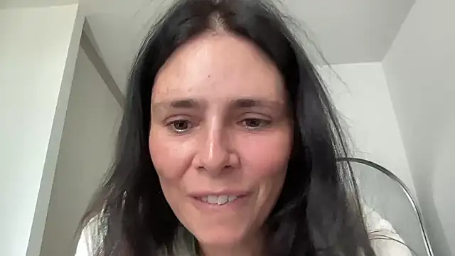 Snapshot of JadeLucy chatting on June 2026 08:20:01 AM JadeLucy online show from June 2026 08:20:01 AM