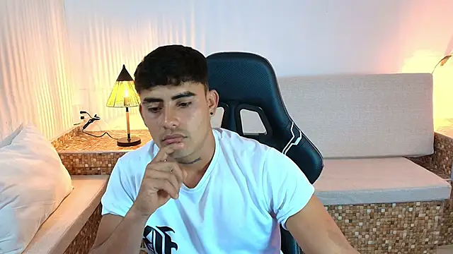 Drakee Wolf online show from June 2026 07:47:01 PM