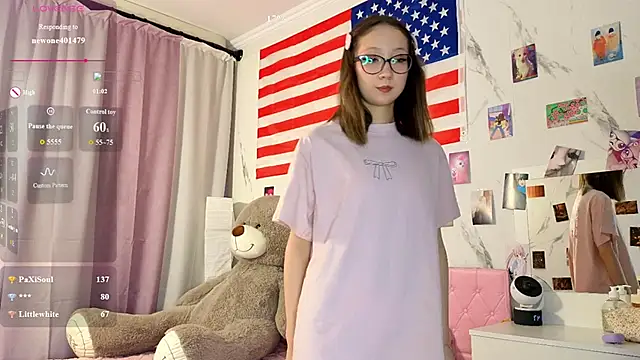 Snapshot of Karolinacreamm chatting on June 2026 05:48:01 AM Karolinacreamm online show from June 2026 05:48:01 AM