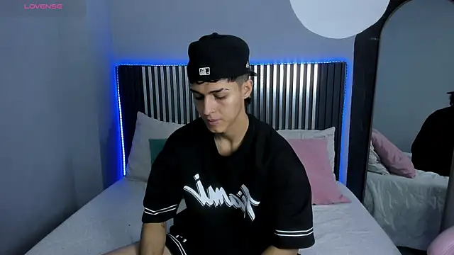 Snapshot of Axel_Mendozaa chatting on July 2026 08:15:02 PM Axel Mendozaa online show from July 2026 08:15:02 PM