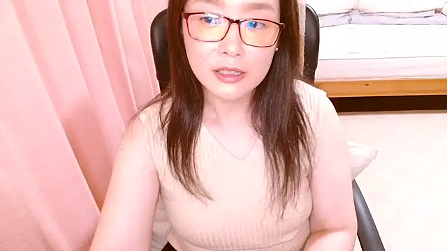 Snapshot of LENA-xo chatting on June 2026 07:13:01 AM LENA-xo online show from June 2026 07:13:01 AM