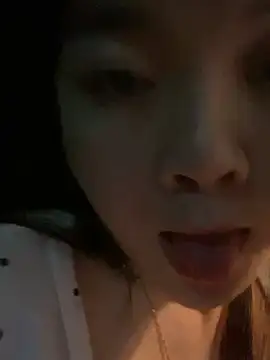 Snapshot of qianduoduo521 chatting on June 2026 05:18:02 PM qianduoduo521 online show from June 2026 05:18:02 PM