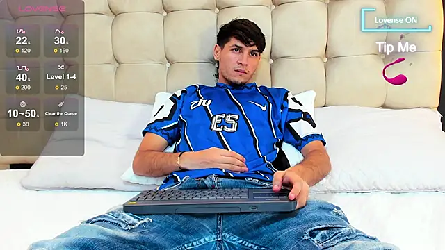 Snapshot of Zack23__ chatting on June 2026 03:17:01 AM Zack23 online show from June 2026 03:17:01 AM
