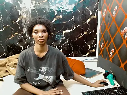 Snapshot of Caramelminxx_ chatting on June 2026 07:25:01 AM Caramelminxx online show from June 2026 07:25:01 AM