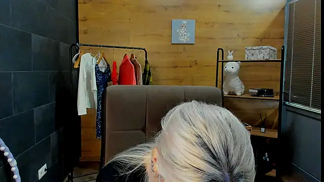 Snapshot of DaisyHopkins chatting on June 2026 09:45:02 AM DaisyHopkins online show from June 2026 09:45:02 AM