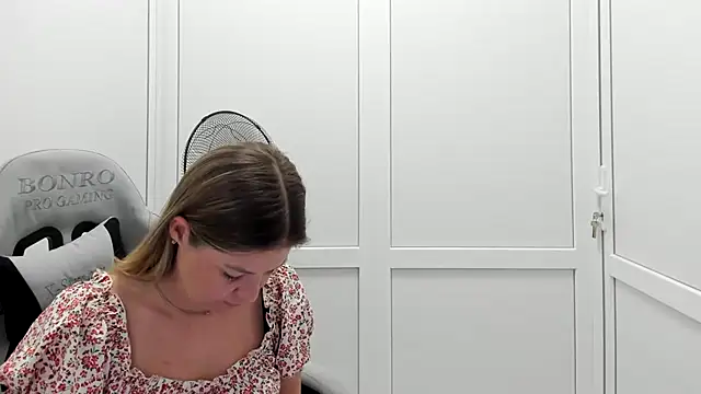 MiaSummerr  online show from July 2026 12:45:02 PM