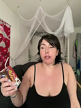 juliee1979 online show from June 2026 05:17:02 PM