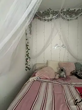 juliee1979 online show from July 2026 05:04:02 PM