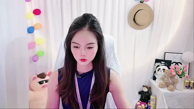 Snapshot of Ella-008 chatting on June 2026 05:05:02 AM Ella-008 online show from June 2026 05:05:02 AM