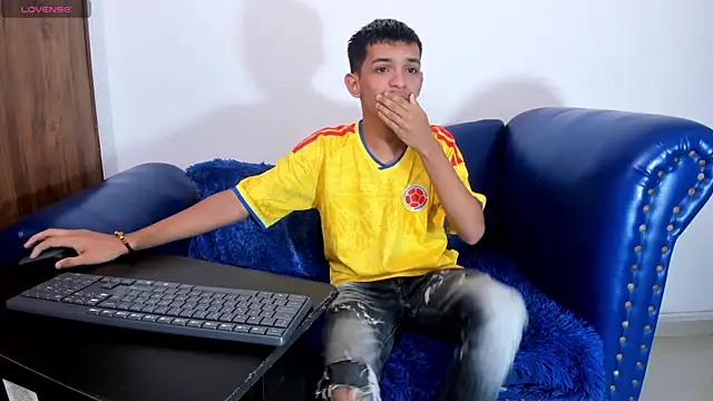 Snapshot of littlecum18 chatting on July 2026 12:22:02 PM littlecum18 online show from July 2026 12:22:02 PM