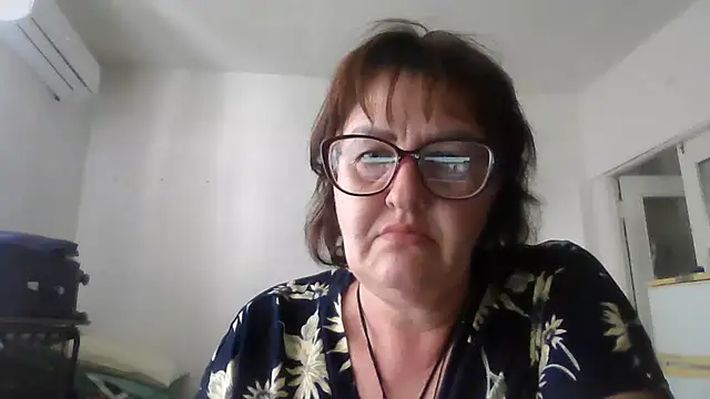 Snapshot of ErikaXShine chatting on June 2026 11:58:01 AM ErikaXShine online show from June 2026 11:58:01 AM