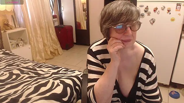 Sharon Amore online show from June 2026 12:40:01 PM