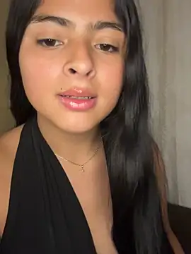Snapshot of canelareina chatting on June 2026 07:20:01 PM canelareina online show from June 2026 07:20:01 PM