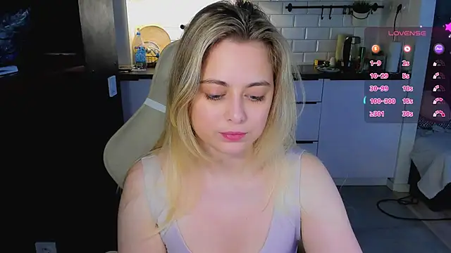 Snapshot of blonde_kellyy chatting on June 2026 02:14:01 AM blonde kellyy online show from June 2026 02:14:01 AM