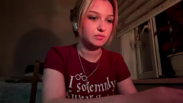 CloudyFoxy online show from June 2026 07:47:02 PM