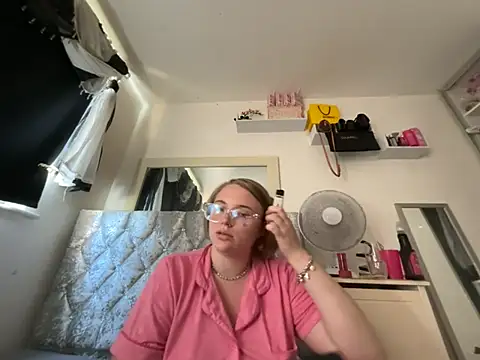 Snapshot of Violetsinxx chatting on June 2026 01:31:01 PM Violetsinxx online show from June 2026 01:31:01 PM