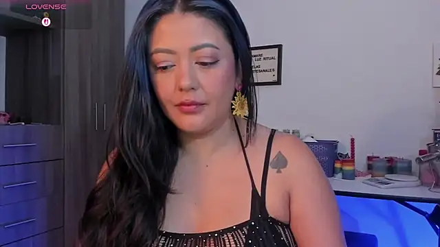 Snapshot of LauraToro_ chatting on May 2026 09:11:02 PM LauraToro online show from May 2026 09:11:02 PM