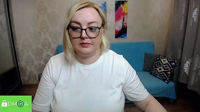Snapshot of MeowMilf chatting on June 2026 10:40:01 AM MeowMilf online show from June 2026 10:40:01 AM