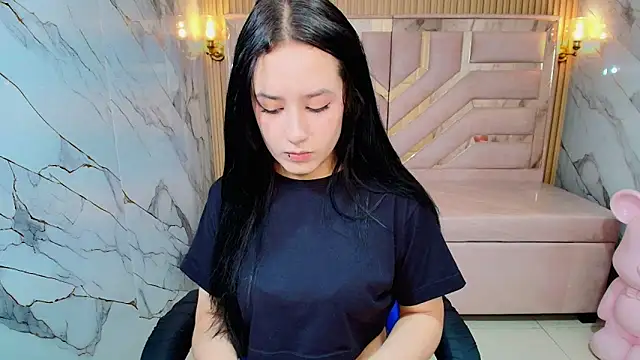 Aleja r  online show from June 2026 07:40:01 PM