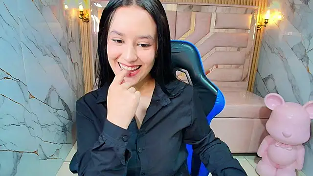 Aleja r  online show from June 2026 07:36:02 PM