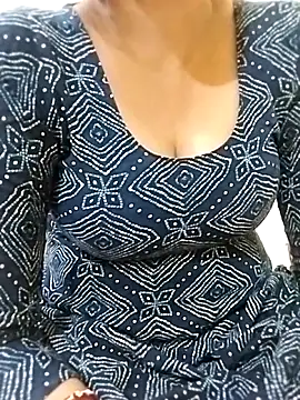 Snapshot of Poonam-Sinha chatting on June 2026 06:01:01 AM Poonam-Sinha online show from June 2026 06:01:01 AM