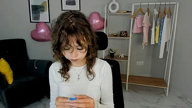 Snapshot of Annette_Bell chatting on June 2026 01:57:02 PM Annette Bell online show from June 2026 01:57:02 PM
