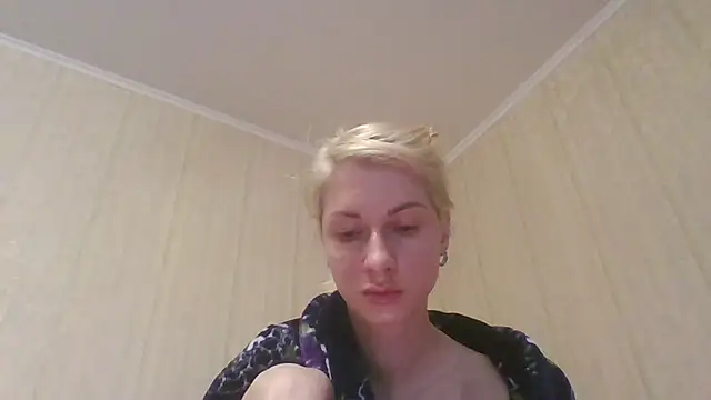 Snapshot of AmberandBlond chatting on June 2026 04:00:01 PM AmberandBlond online show from June 2026 04:00:01 PM